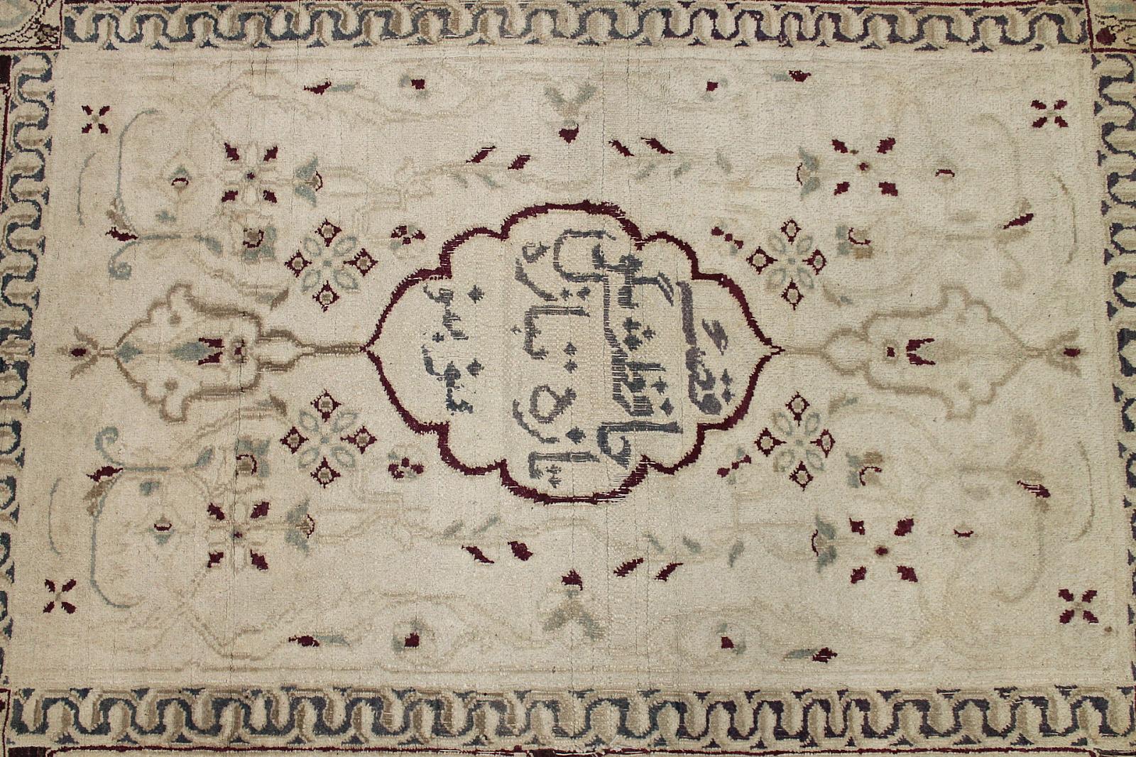 Agra Rug, Made in India, No. 3023 - Symourgh International Inc